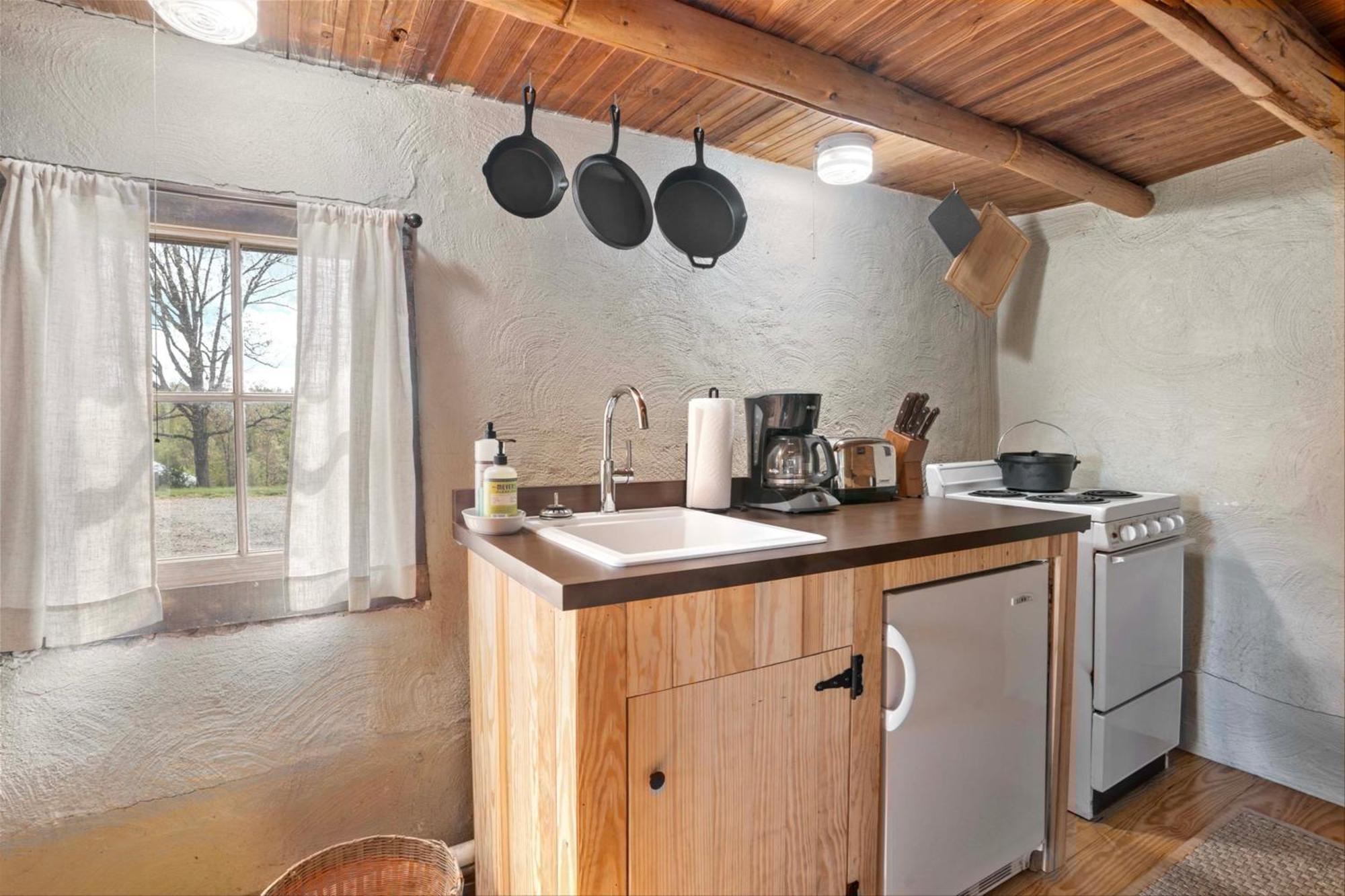 Rustic Baileys Retreat Cabin Near Wineries! Crozet Exterior photo
