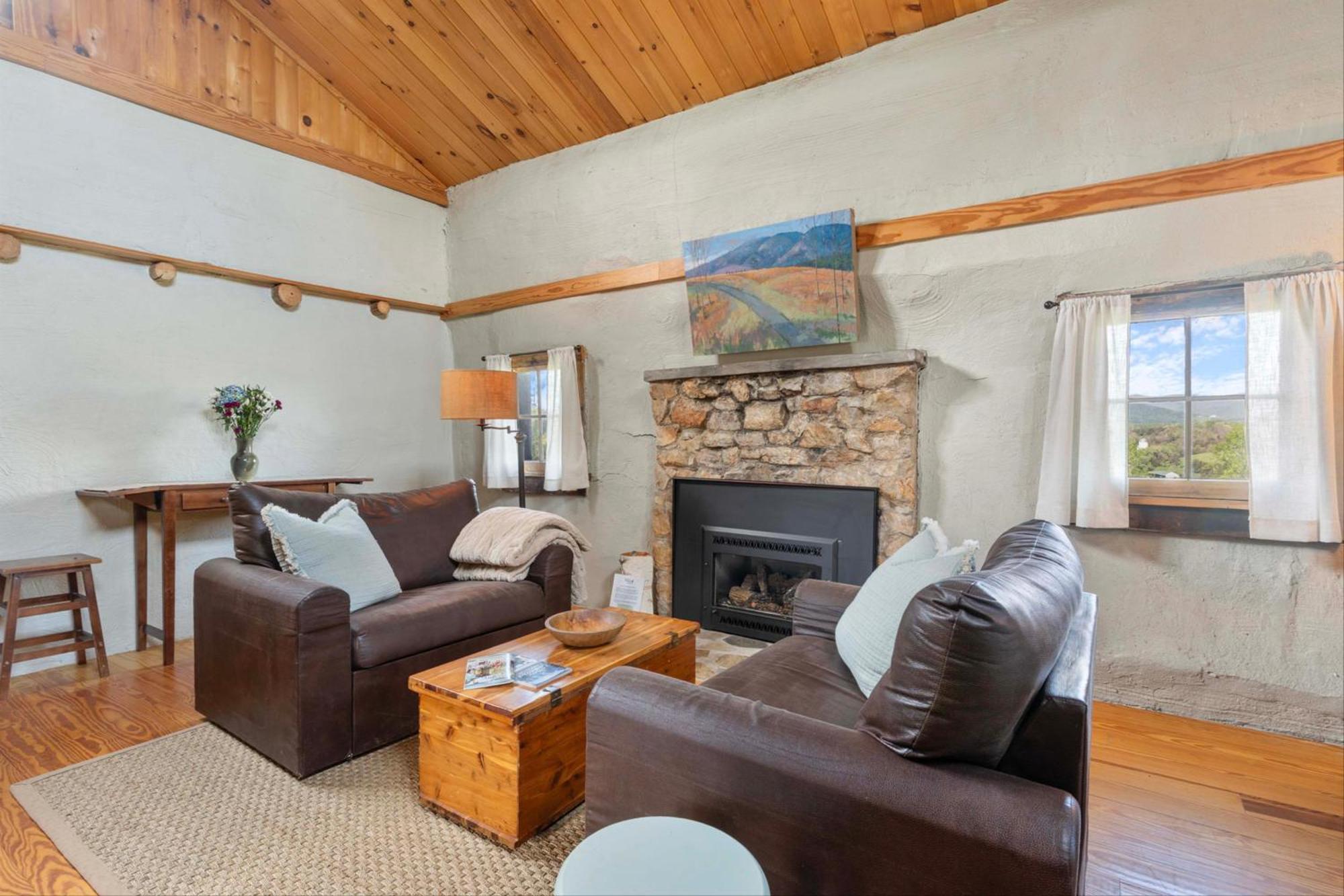 Rustic Baileys Retreat Cabin Near Wineries! Crozet Exterior photo