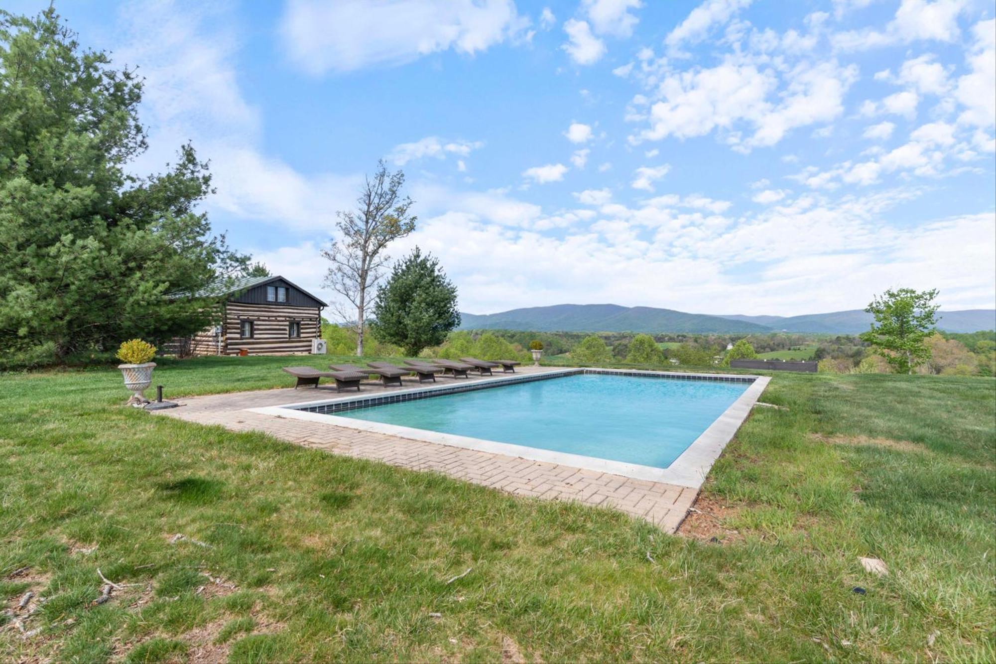 Rustic Baileys Retreat Cabin Near Wineries! Crozet Exterior photo